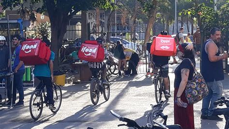 Quem Vai Entregar Um Pouco De Futuro Aos Entregadores Vermelho