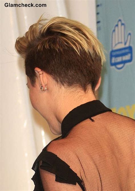 Miley Cyrus Shows Side Swept Pixie Hairstyle at 2013 Teen Choice Awards