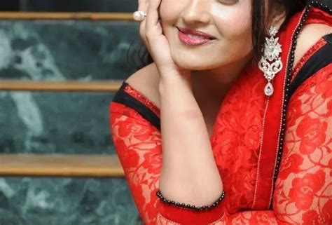 Telugu Actress Lezlie Latest Hot Photos In Red Saree 198069