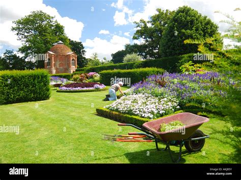 Both Gardeners National Trust Hi Res Stock Photography And Images Alamy