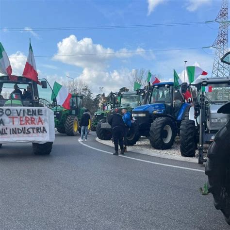 Protesta Dei Trattori Ultimatum A Lollobrigida Se Non Ci Riceve