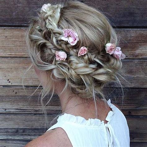 35 Chic And Messy Updo Hairstyles For Luxuriously Long Hair