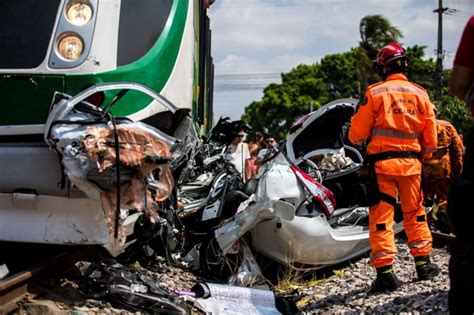 Acidente entre carro e vlt deixa três mortos em Fortaleza Jornal de