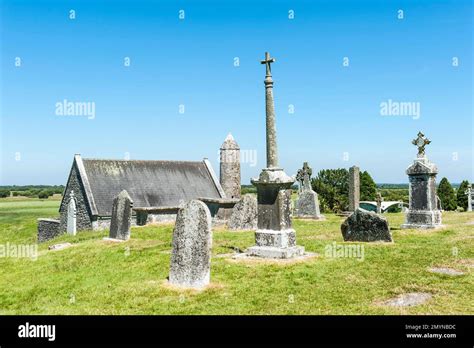 Ireland Clonmacnoise Cemetery Hi Res Stock Photography And Images Alamy