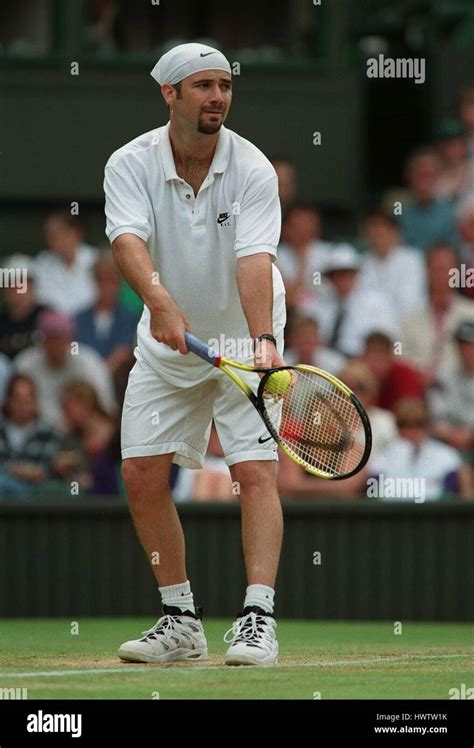 ANDRE AGASSI WIMBLEDON 05 July 1995 Stock Photo - Alamy