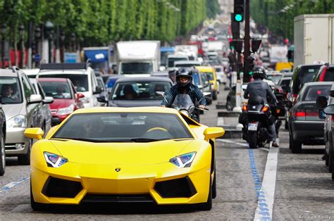 デスクトップ壁紙 通り 道路 スーパーカー 黄 ランボルギーニ ランボルギーニaventador キヤノン ニコン パリ スポーツカー パフォーマンスカー