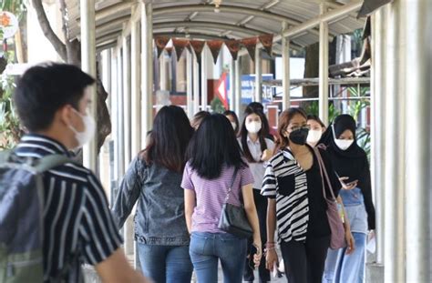 Hari Pertama Berkuliah Semangat Ubayatizen Universitas Surabaya UBAYA