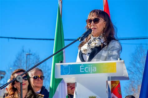 Tenso homenaje a Jaime Ostos en Écija María Ángeles Grajal y Gabriela