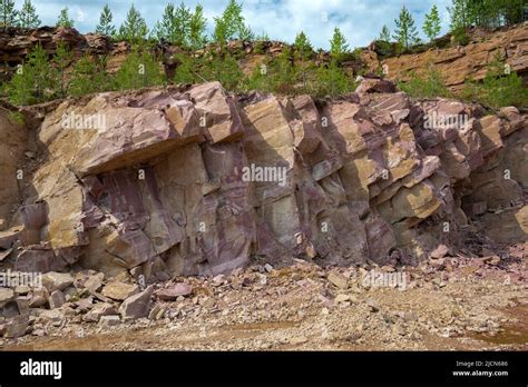 Quartzite Rock Hi Res Stock Photography And Images Alamy