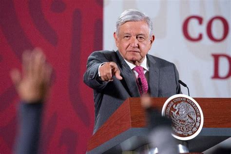 Pide Amlo A Feministas No Pintar Paredes Y Puertas De Palacio Nacional