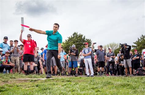 Wysocki Rebounds With Hot Round But Mcbeth Retains Gbo Lead Disc Golf Articles Ultiworld Forums