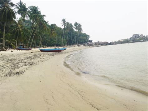 Indahnya Panorama Pantai Lubuk Di Kundur Karimun Wisatago™ The