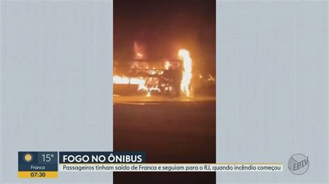 Ônibus pega fogo na Rodovia Cândido Portinari em Batatais SP VÍDEO