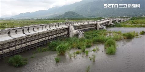 新／花蓮高寮大橋「整排橋墩側翻垮了」空拍畫面曝光 社會 三立新聞網 Setncom