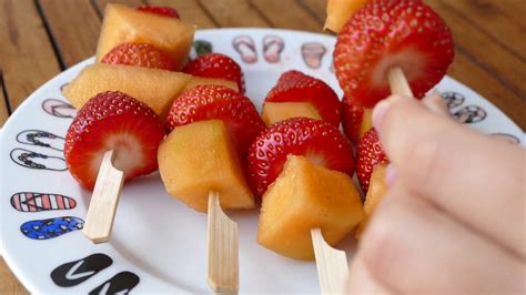 Brochettes de melons fraises menthe au caramel cuisson à la plancha