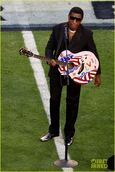 Babyface Strums Out 'America the Beautiful' on Patriotic Guitar at ...