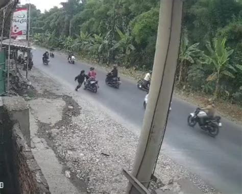 Aksi Debt Collector Rampas Motor Warga Terekam CCTV Viral Di Medsos