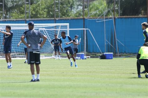 Treino do Grêmio jovens da Copinha Renato divide grupo em três