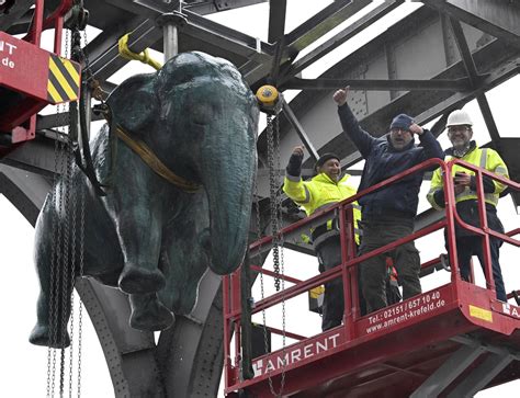 Wuppertaler Schwebebahn Warum Tuffi Jetzt Ein Denkmal In Oberhausen