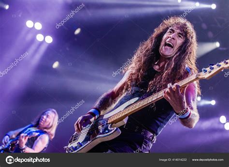 Iron Maiden Performing Stage Music Festival — Stock Editorial Photo