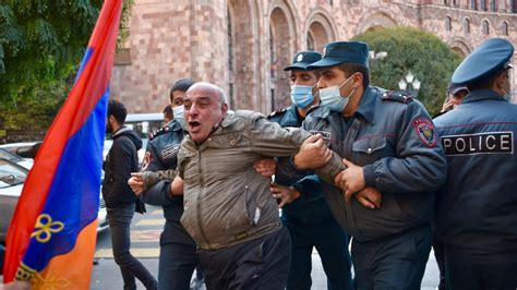 Berg Karabach Festnahmen In Armenien Bei Protesten Gegen Waffenstillstand