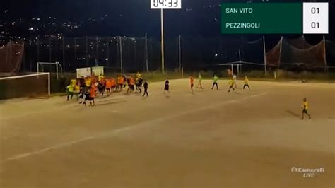 Calci Pugni E Spintoni Partita Del Torneo Dei Quartieri A Monreale