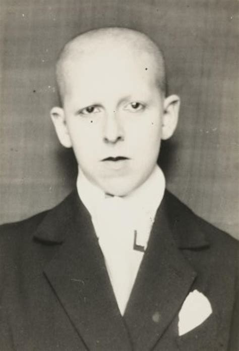 Gender And Identity In Claude Cahun’s Work Art And Object