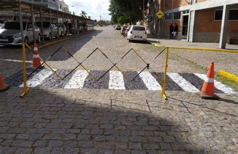 Faixas De Seguran A Recebem Nova Pintura No Entorno Da Rodovi Ria