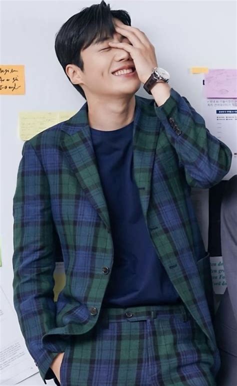 5 Fotos De Kim Seon Ho Para Admirar Los Bellos Hoyuelos Del Guapo Actor