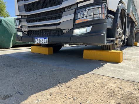 Topes Para Estacionamiento Para Camiones Y Buses M H Premoldeados