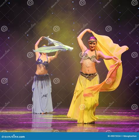 La Danza Del Mundo De Mujer Turqu A Del Vientre De La Austria Oriental