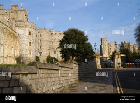 windsor castle near london in england Stock Photo - Alamy