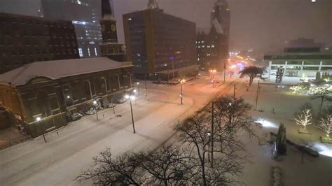 Time Lapse Video Of Snowstorm In Milwaukee Youtube