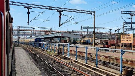 High Speed Skip Daund Junction Railway Station By Karaikal Express