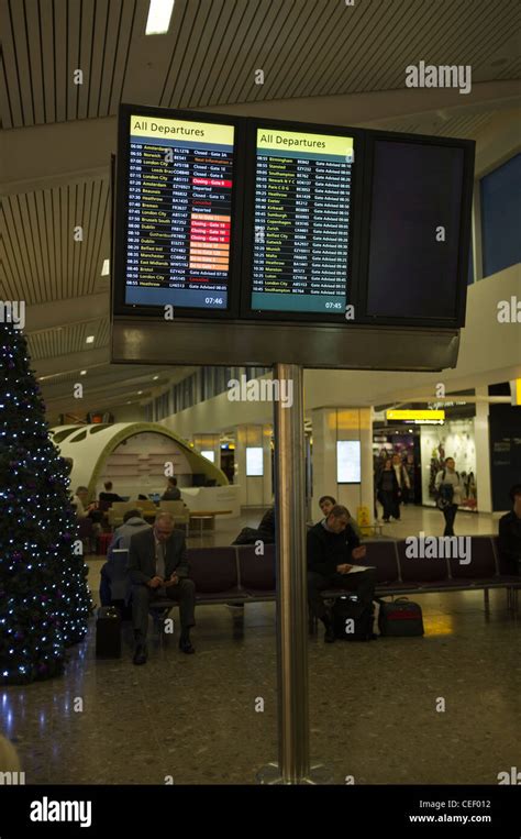 Edinburgh airport arrivals hi-res stock photography and images - Alamy