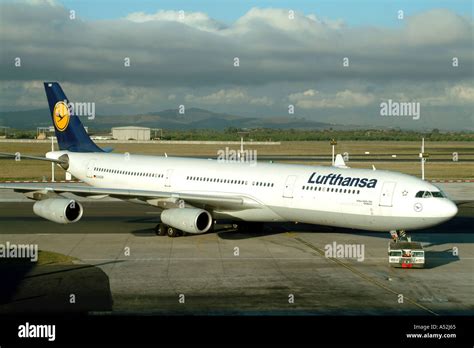 Cape Town International Airport South Africa RSA Lufthansa Airbus A340 ...