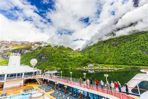 Widok Geirangerfjord Norwegia Od Tyły Statek Wycieczkowy Magellan Z