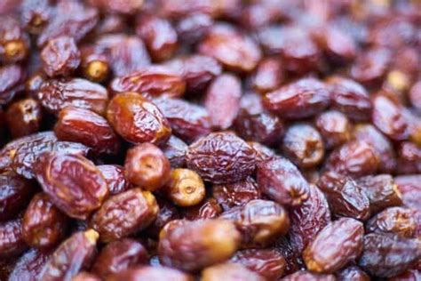 Dried Dates Vs Fresh Dates – What’s The Difference? - Foods Guy