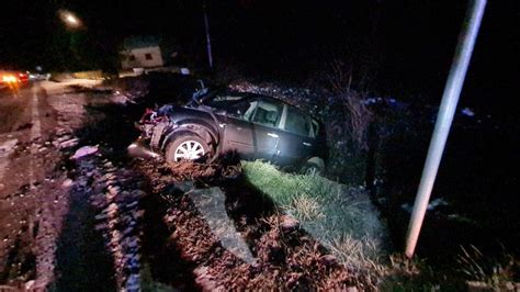 FOTO U prometnoj nesreći kraj Siska ozlijeđene tri osobe automobili su