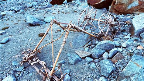 Excursionista Descubre Un Inusual Carruaje De Bamb Oculto Por D Cadas