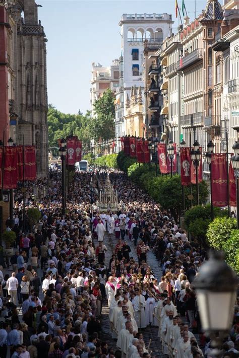 En Im Genes Una Ma Ana Radiante De Corpus Christi