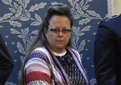 Kim Davis Seated Next To Gay Couples At Sotu