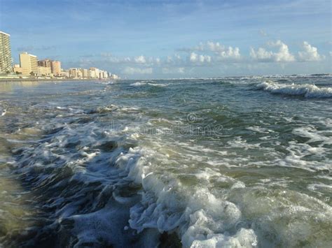 Grote Golven Met Schuim Die Op Daytona Beach Bij De Kusten Van Daytona