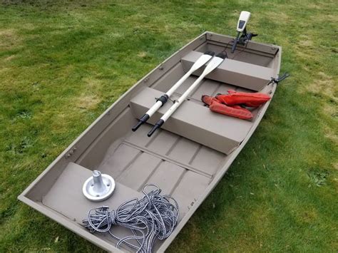 10 Aluminum Jon Boat With 24lb Thrust Minnkota Electric Motor Pending