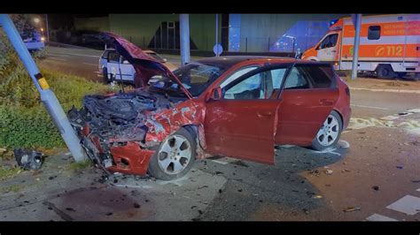 Schwerer Verkehrsunfall Auf Der Karl Arnold Str Zubringer B Youtube