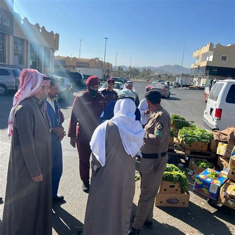 صحيفة مكة الإلكترونية بيئة الطائف تصادر البسطات العشوائية بالسوق