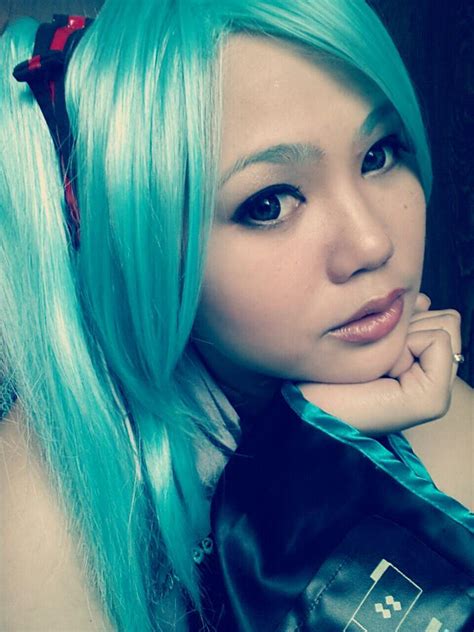 Hatsune Miku Cosplay By Nekochelle On Deviantart