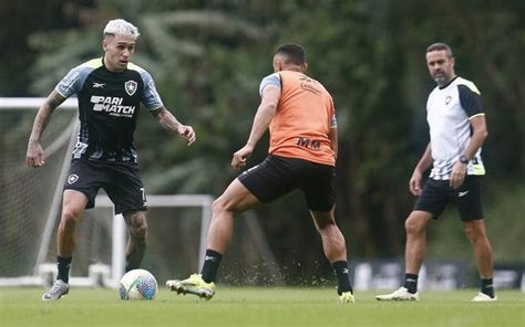 Na briga pela liderança Botafogo visita o Vitória pelo Campeonato