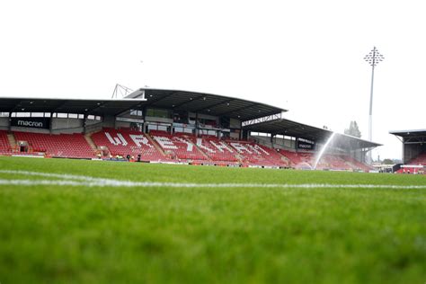 Pundit makes 'neglected' claim about Wrexham's Racecourse Ground when ...