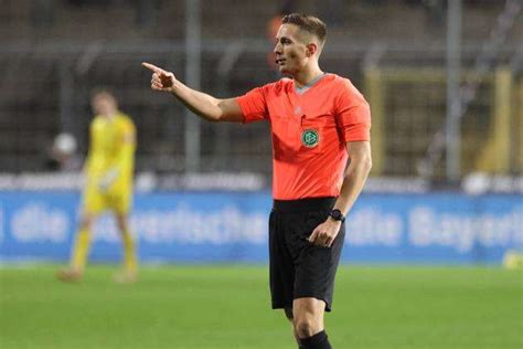 Referee Felix Bickel Directs The Match Philipp Schulze Tom